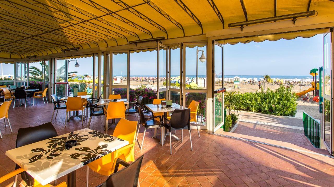 Hotel Touring Каорле Экстерьер фото